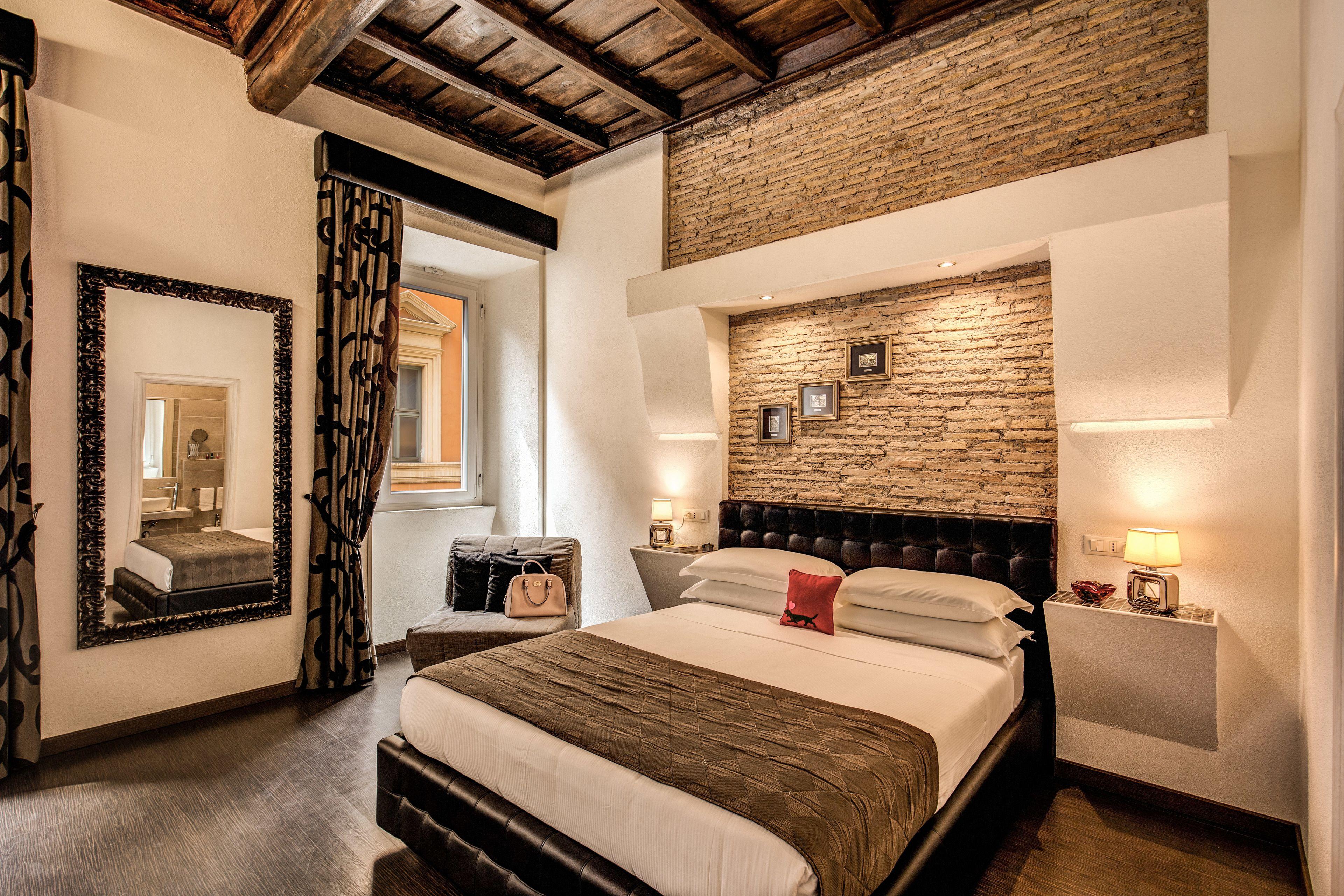 Tritone Top House, Rome